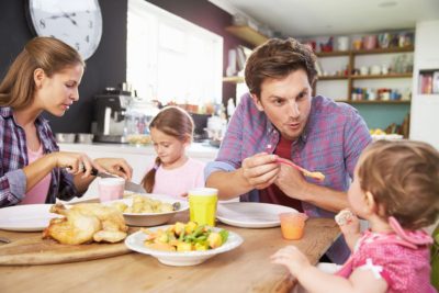 Eating together as a family helps children feel better