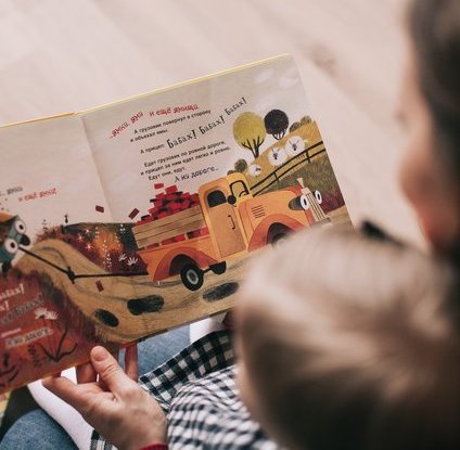 Busy Pictures Hinder Reading Ability in Children